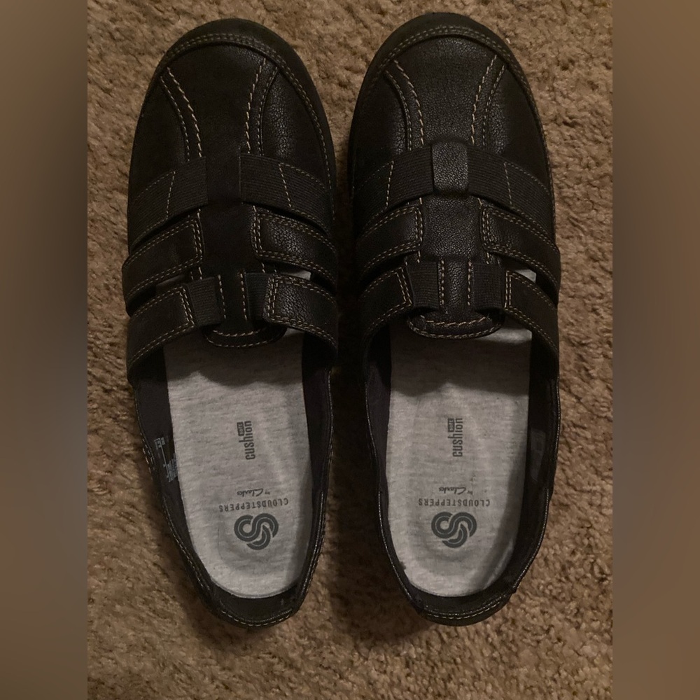 Women’s shoes size 9W